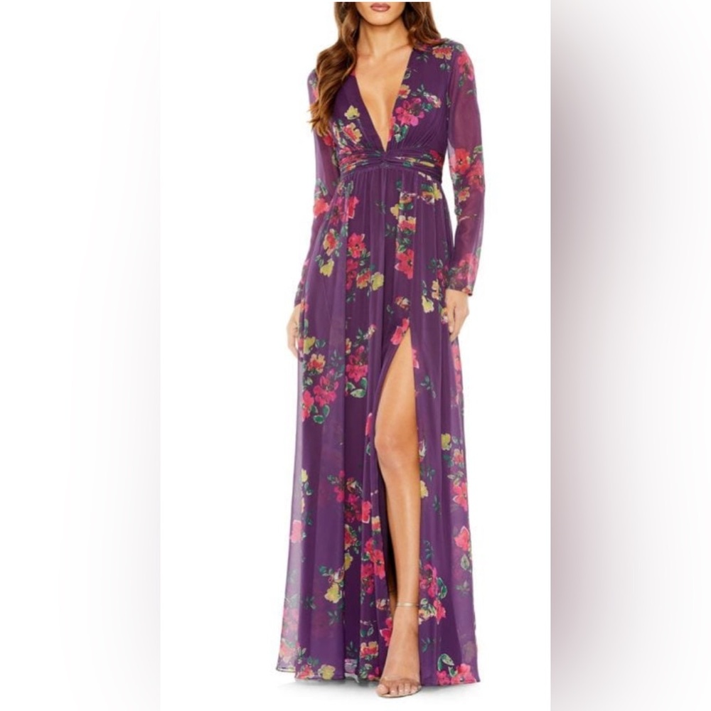 NWT Mac Duggal Size‎ 6 Long Sleeve Ruched Top Deep V Gown